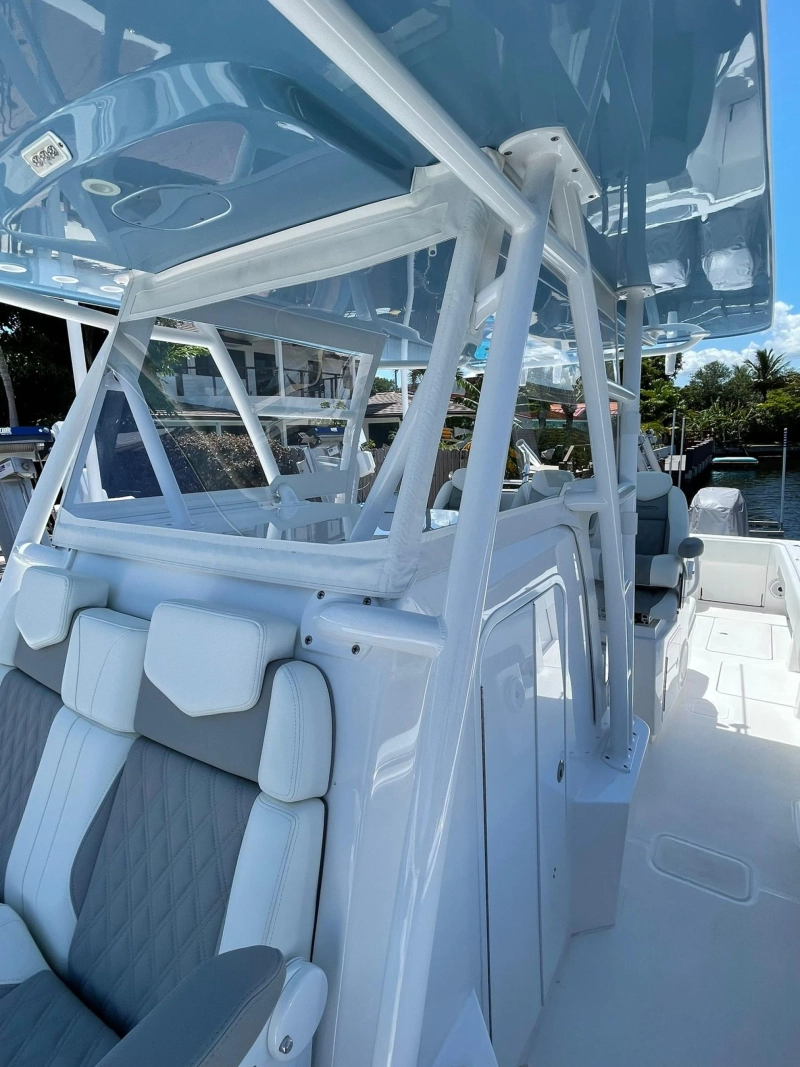Pontoon Canvas Enclosure: Enjoy Comfortable Boating in Any Weather