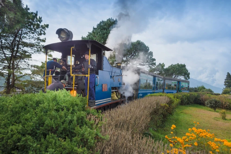 Amazingly Beautiful Darjeeling Gangtok Package Tour - Best Deal