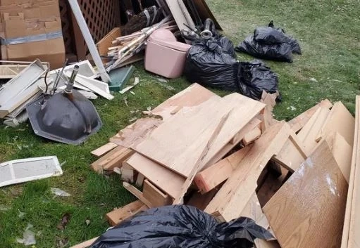 How to Safely Handle and Dispose of Garden Debris?