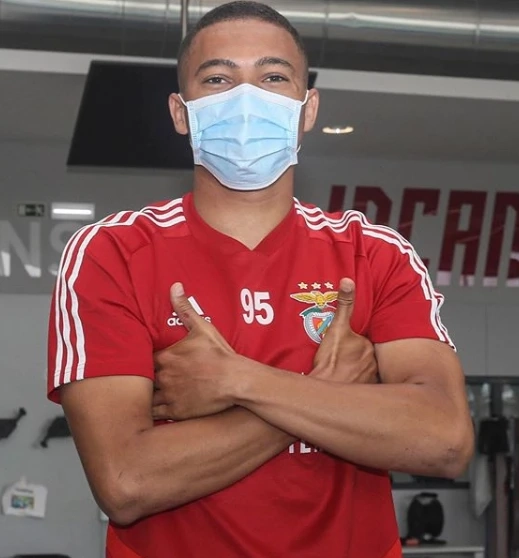 Carlos Vinícius, o brasileiro artilheiro na temporada