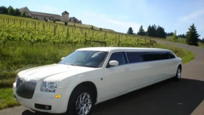 What to Expect During a Limo Ride from Honolulu Airport to Aulani Disney Resort