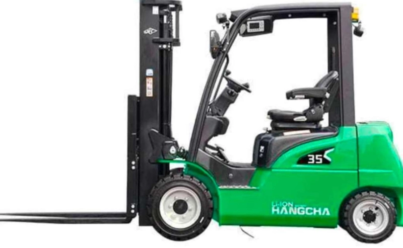 Choosing the Right Forklift: A Comparison of IC, Electric, and Lithium-Ion Options