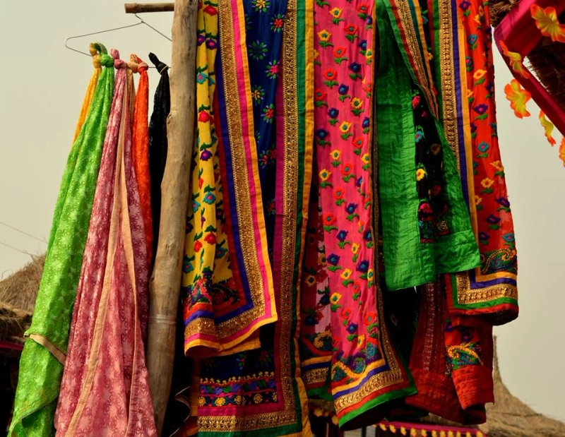 Beautiful dupatta with price under 200