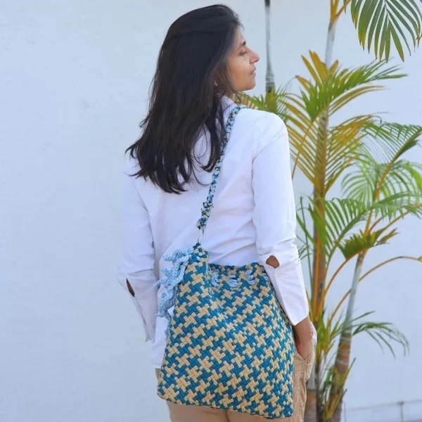 Improve Your Glamour with Office Shoulder Bags for Women and Hand Knotted Shoulder Bags