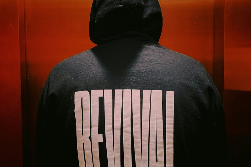 Beyond Basics: Essentials Hoodies as Wardrobe Heroes