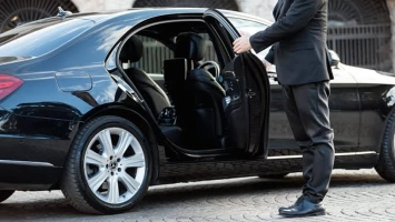 3 Important Factors to Consider Before Booking a Private Car Services