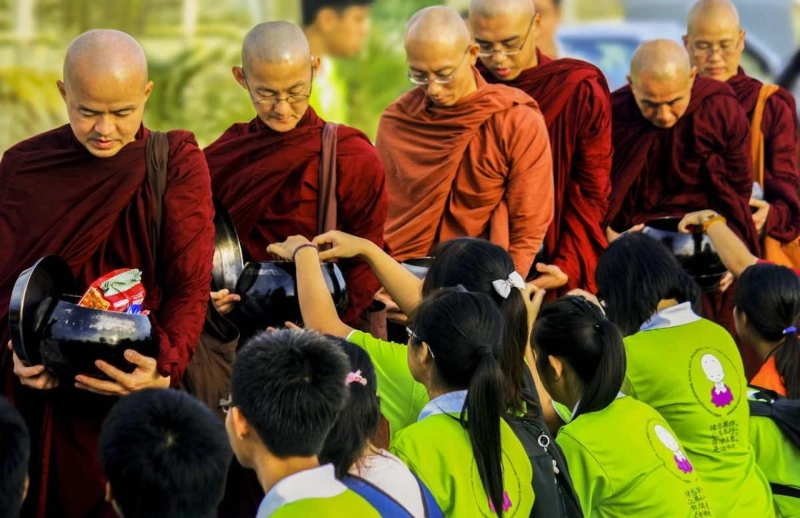 Dāna: The Spiritual Art of Giving and Letting Go