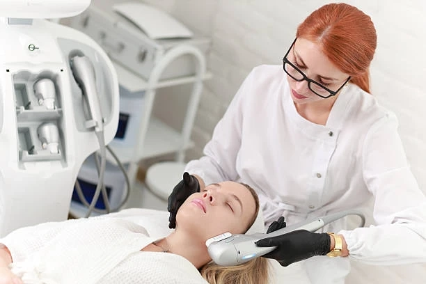 Does Permanent Eyeliner Hurt? Expert Answers & What to Expect