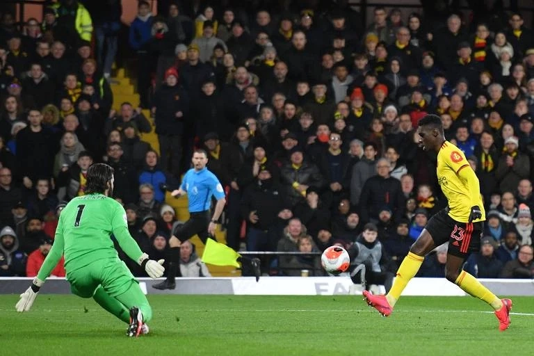 Time da zona de rebaixamento encerra invencibilidade do Liverpool