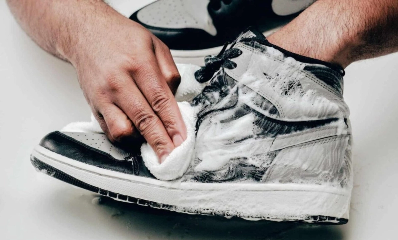 Shoe Dry Cleaning in Noida – Give Your Footwear a Brand-New Look