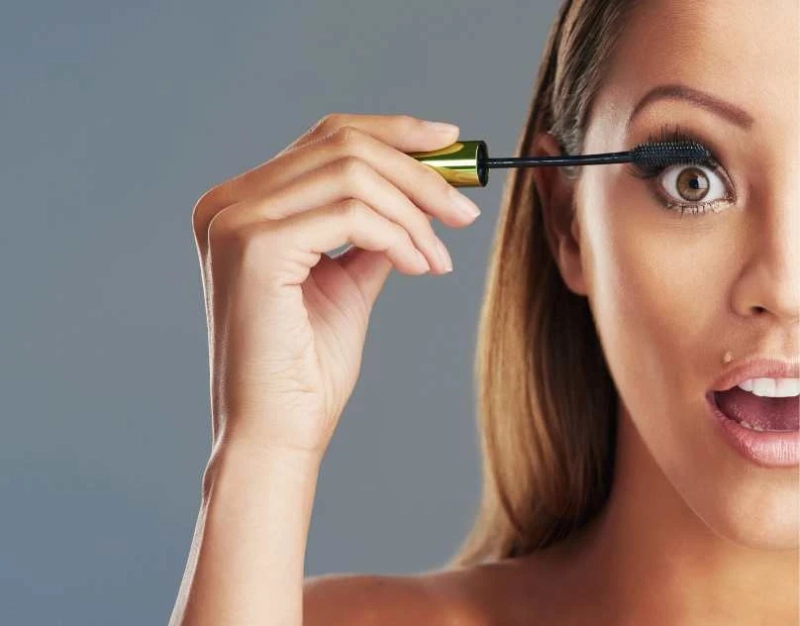 A Step-by-Step Guide to Beautiful Lashes at Home