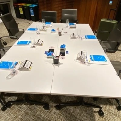 How Does BPO Leadership Training Differ from Traditional Management Training?