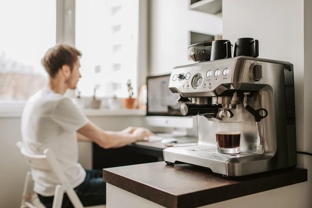 The automatic coffee machine that grinds and brews your favorite beans to perfection