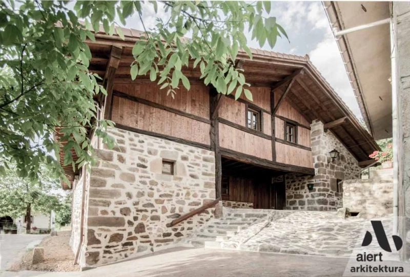 Caseríos Modernos en Bizkaia: Tradición Renovada con Aiert Arkitektura