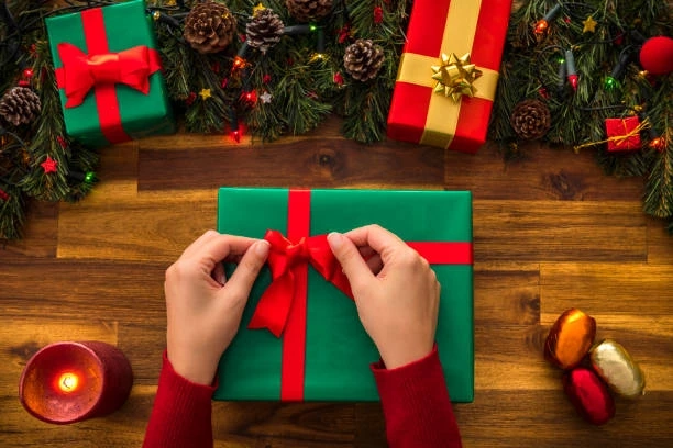 The Ultimate Gift Guide For Your Loved Ones On New Year's Eve