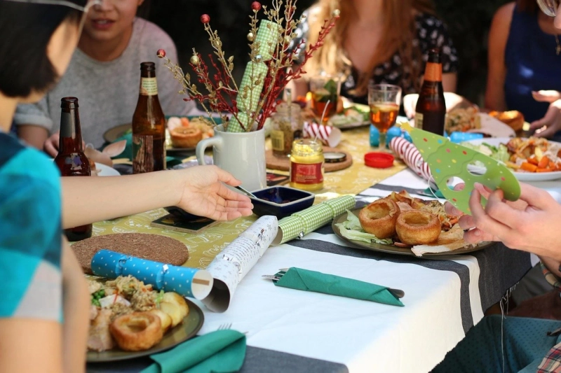 Creative Outdoor Dining Ideas: Six Creative Ways to Host an Outdoor Dinner Party