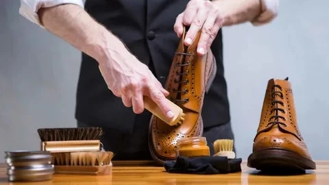 What Are the Benefits of Using a Shoe Cleaning Service in Dubai?