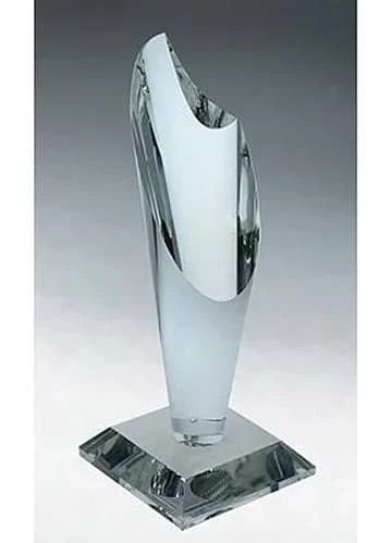 Why Crystal Awards Remain a Premium Choice for Corporate Recognition