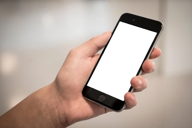 Winning the Lock Screen: Strategies for Reaching Customers on Their Phones