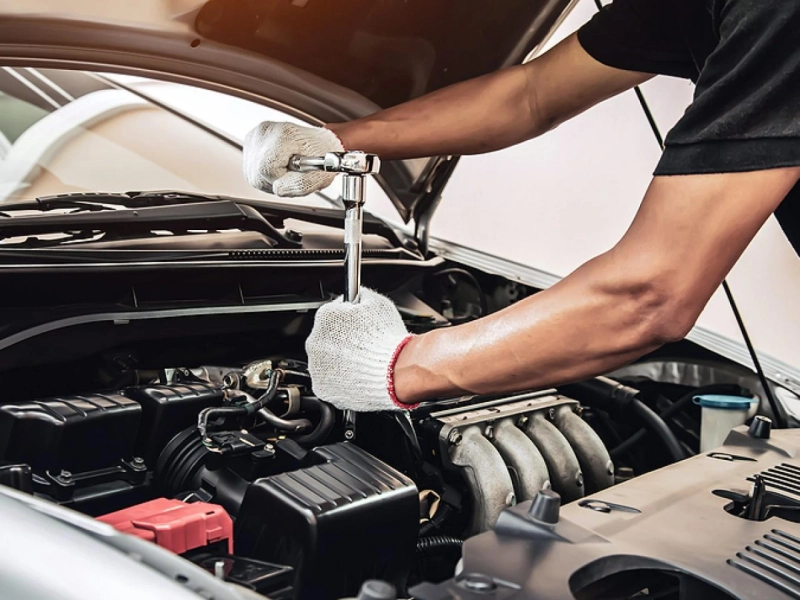 Car Rescue BMW Service Dubai Garage With Professional Mechanics