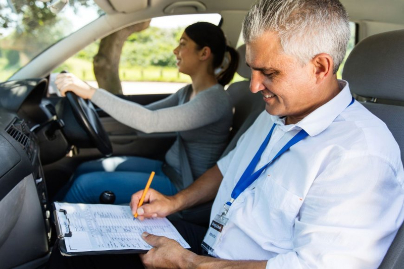 Navigating Toronto's Roads: The Benefits of Choosing an MTO Approved Driving School