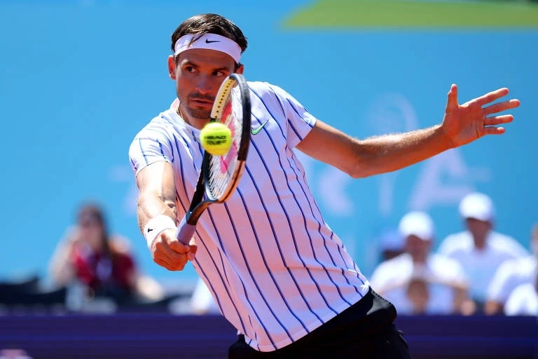 Tenista que jogava torneio de Djokovic com público contrai Covid