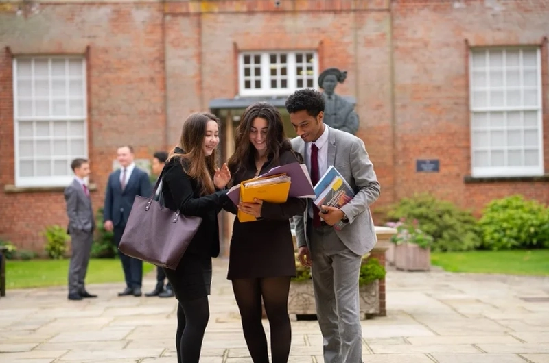Exploring the Landscape of Independent Schools in the UK