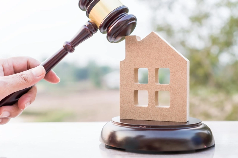 What's the difference between a commercial property solicitor and a residential property solicitor?