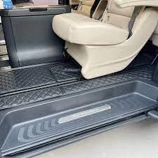 Unveiling Luxury: Elevate Your Land Rover Discovery 5 Interior with Simply Car Mats