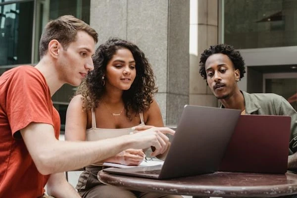 Choosing an Online Associate Degree: Your Guide to Educational Success