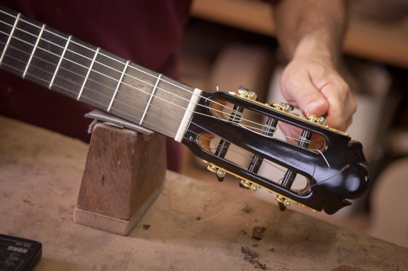 Classical Guitar Luthier Techniques That Define Tone and Playability