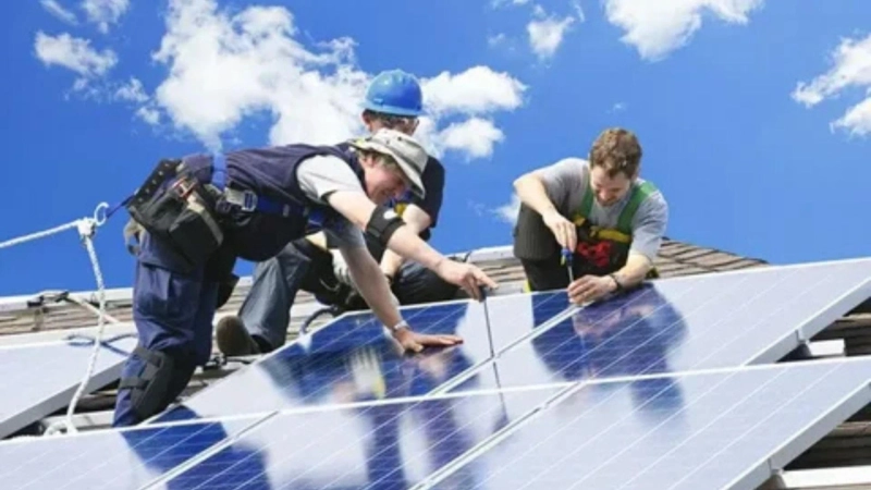 Benefits of Hiring a Professional Solar Panel Installer in the Inland Empire