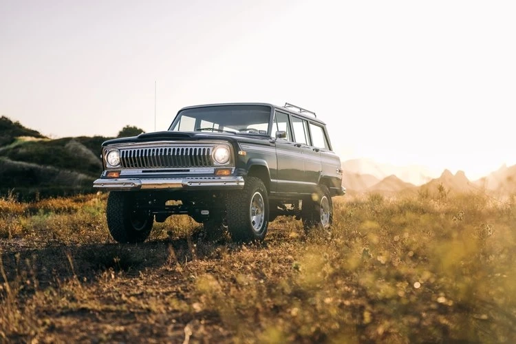 When Time Roars Again: The Art of Classic Luxury Car Restoration