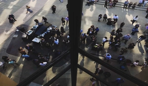 Trade Show Booth Rental vs Custom Booths: Pros and Cons