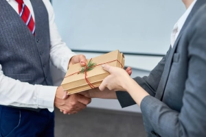 Things to Sense about Common Gifting