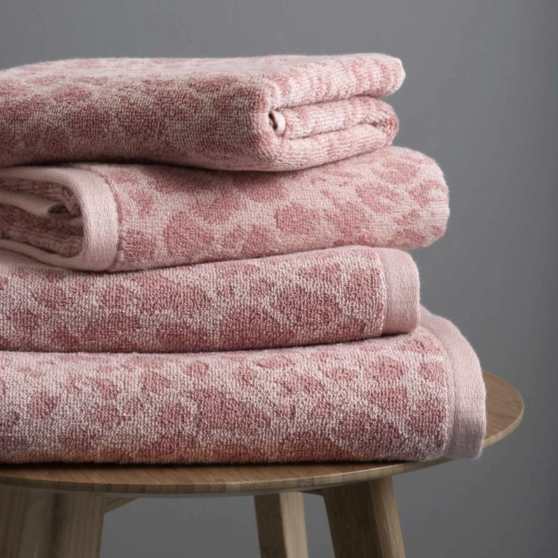 Washing towels regularly- Here’s what experts have to say