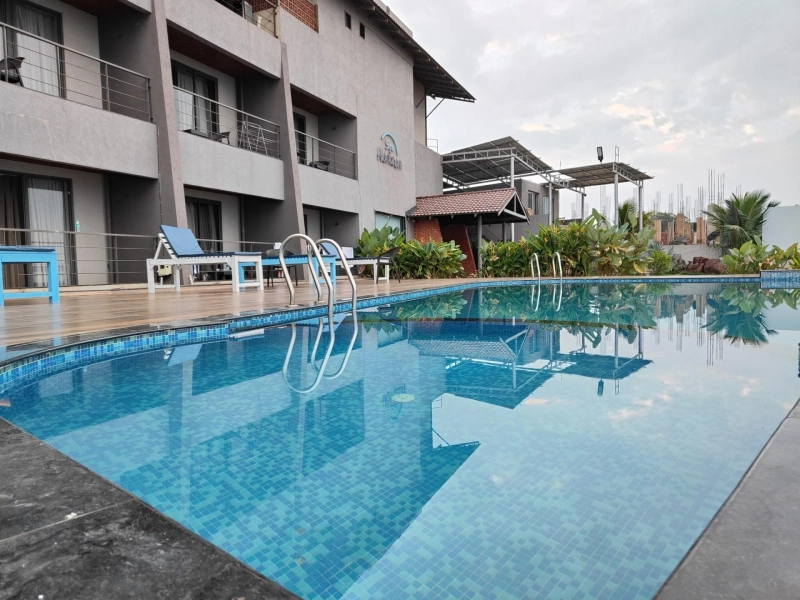 Dive into Luxury Resorts with Infinity Pools that Redefine Paradise