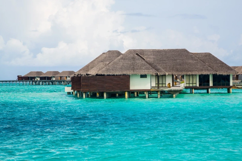 Beach vs Overwater Villas in the Maldives for First-Time UK & US Travellers