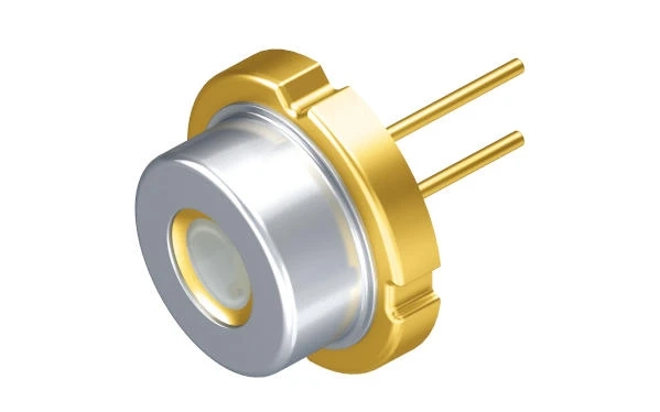 By Using A Glass Lens To Reduce Signal Loss, A Laser Diode Emits High-Powered Light