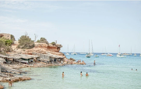 Designing the Perfect Mediterranean Escape Through Private Yacht Travel