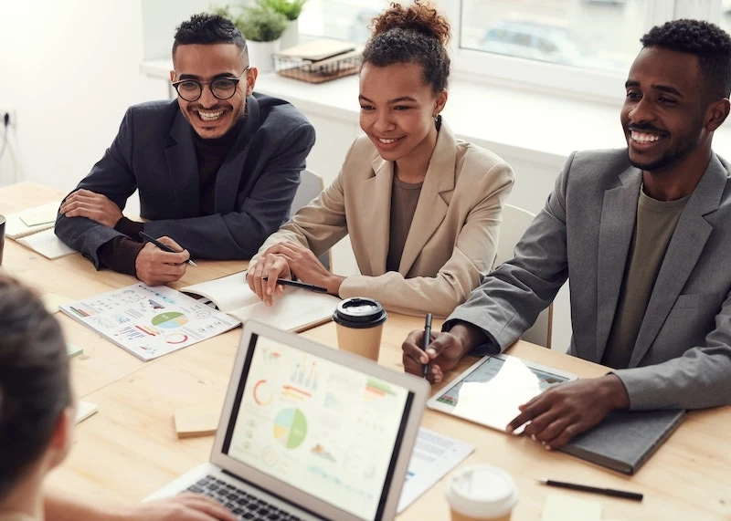 How To Make New Employees Feel Welcome in 8 Easy Steps