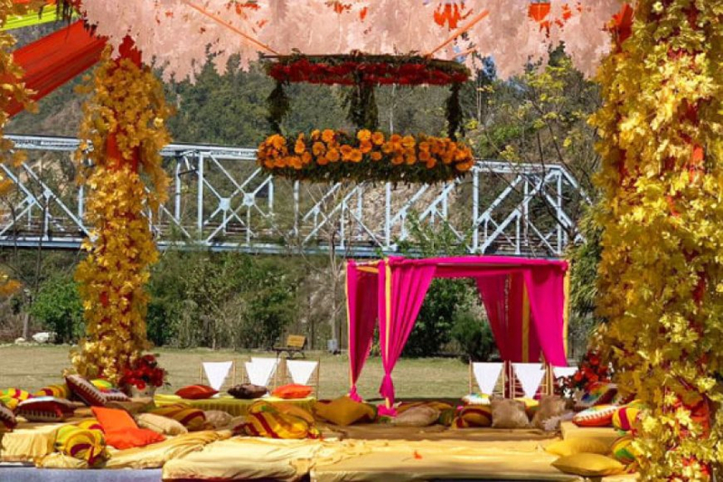 There are 6 best resorts available for Destination weddings in Jim Corbett