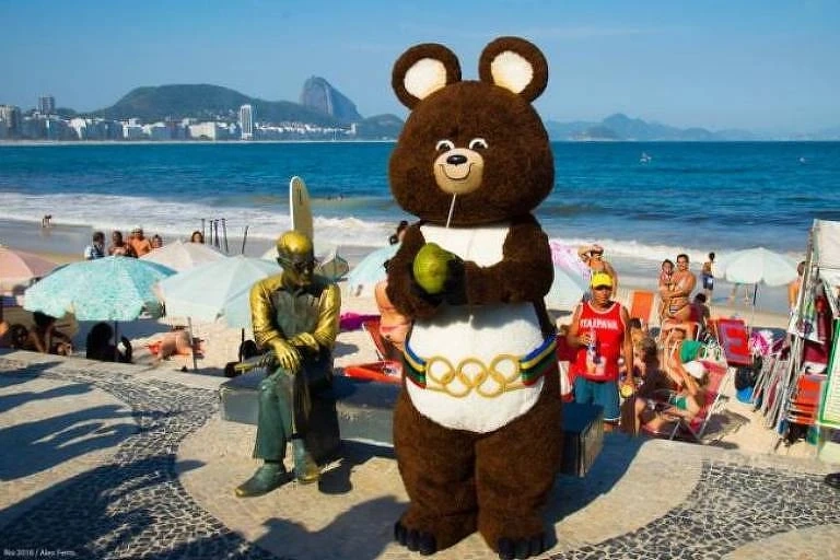 Quarentão, urso Misha viveu no Japão e conheceu Drummond no Brasil