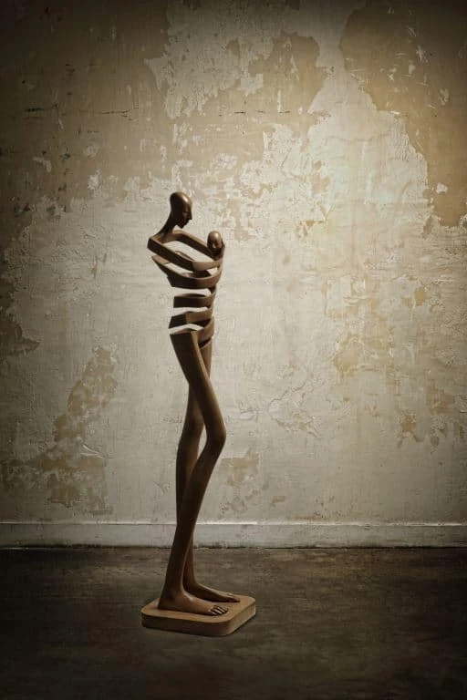Isabel Miramontes Sculptures of Extraordinary Human Figures