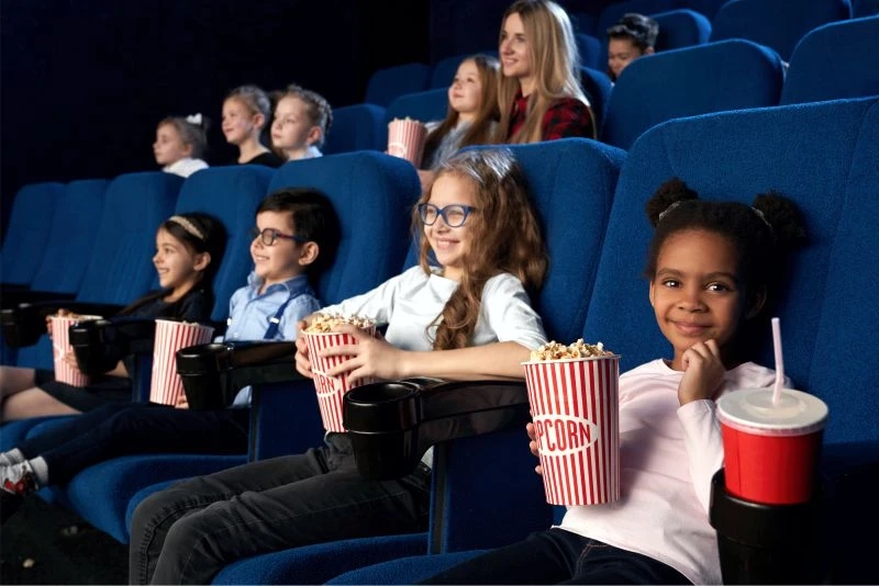 Theatre and its magic: how it stimulates the child's imagination and makes him more confident