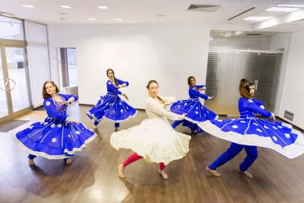 Everything You Should Know Before Joining Bollywood Dance Classes