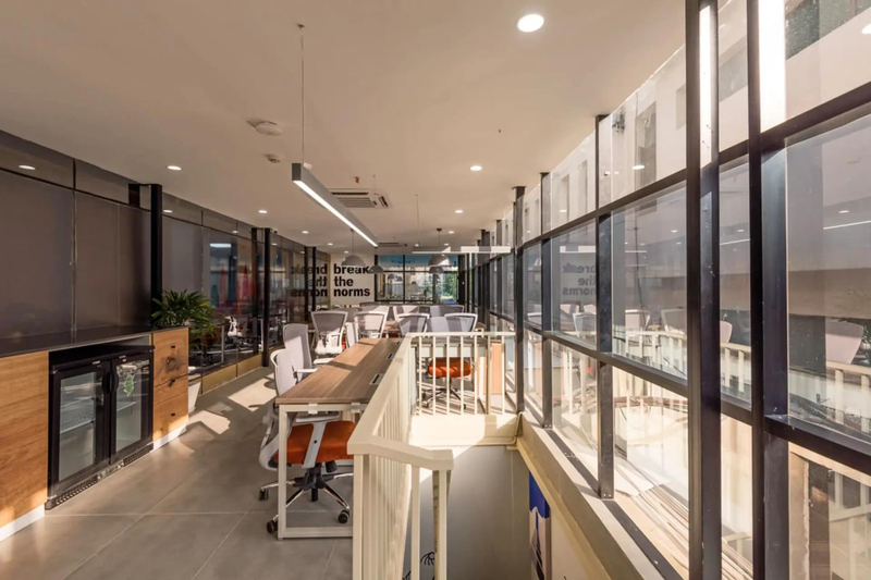 How the Metro Connectivity Boosts Coworking Culture on Golf Course Road