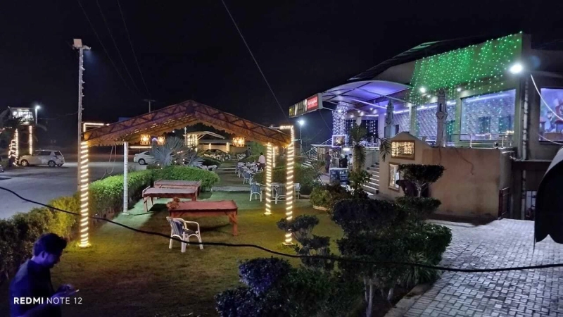 Struggling to Pick? A Guide to the Best Multan Fast Food Restaurants for Every Craving