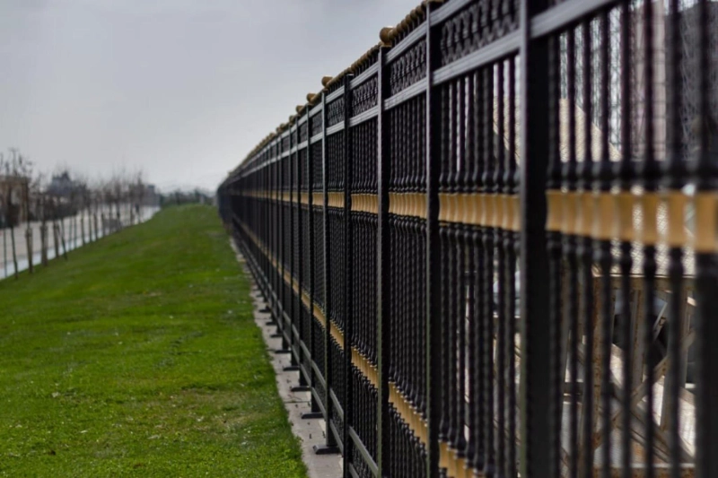 Enhance Your Property's Appeal with an Aluminum Fence: Durable, Stylish, and Low-Maintenance Solution!