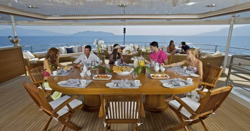 Top Things to Do on a Private Yacht Dinner Dubai